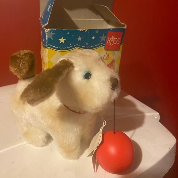 Crank turn dog toy, hops. - Picture 1 of 2